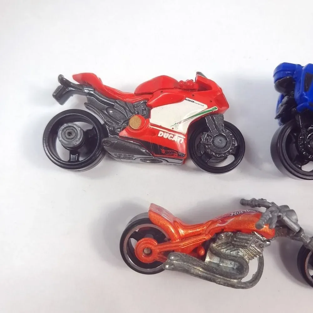 Hot Wheels Ducati 1199 Panigale Red thrill racer blast lane matchbox bmw police